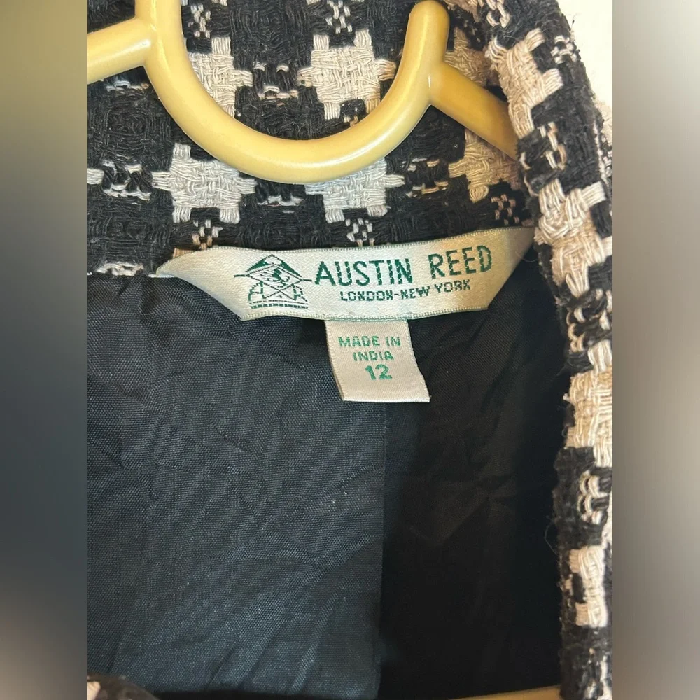 Austin Reed Black and White Houndstooth Blazer - Picture 5 of 7